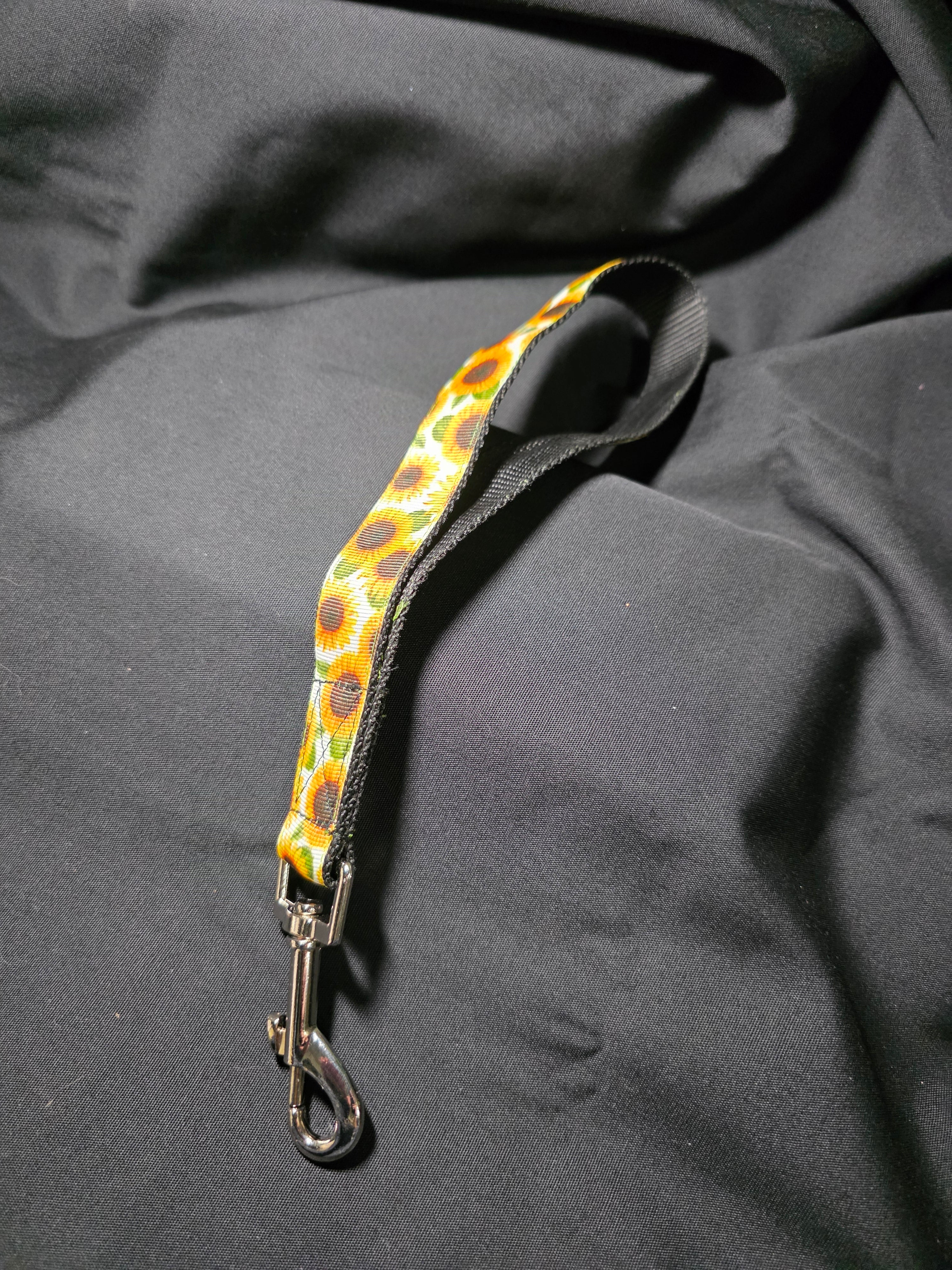 Sunflower Leash Tab